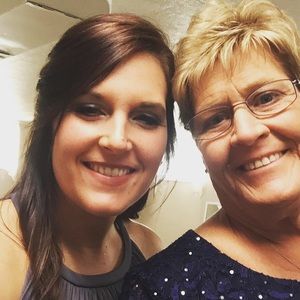 Meet your Posher, Hilary